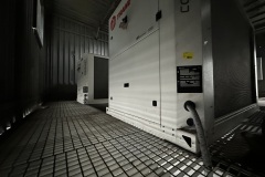 Sterownik chillera Trane CGAX 015 podczas obsługi