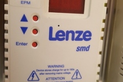 Falownik Lenze wentylatora skraplacza chillera Trane CVGAM240