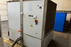 Montaż chillerów z osprzętem: chiller, ujęcie 3