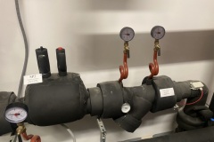 Rozdzielacz instalacji glikolowej z zaworami i manometrami