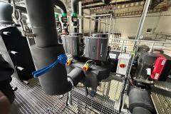 Montaz-izolacji-technicznej-na-rurociagach-stal-czarna-i-PVC