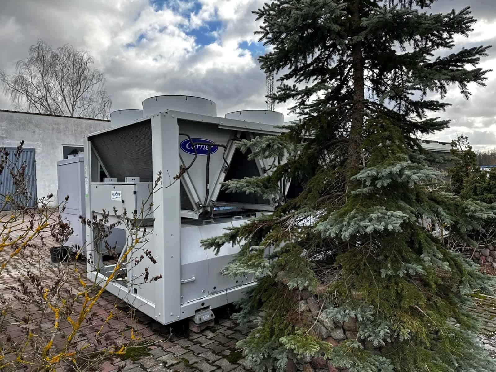 Chiller Carrier na placu, możliwy zamiennik, gdy naprawa się nie opłaca