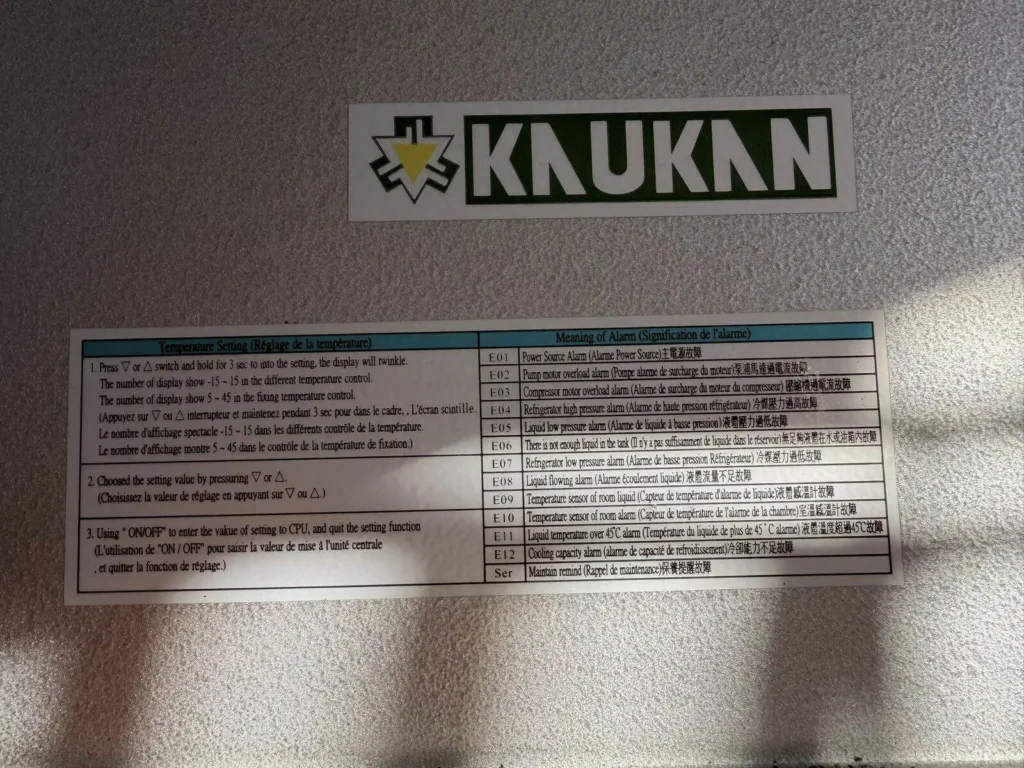 Alarm niskiego ciśnienia w chillerze Kaukan: tabela kodów sterownika z kodem E07