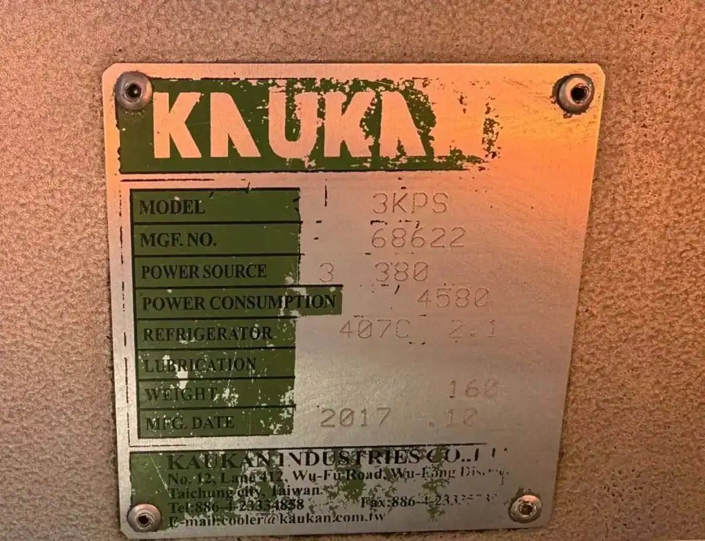 Tabliczka znamionowa chillera Kaukan 3KPS: 380 V, 4580 W, R407C 2,1 kg, rok 2017